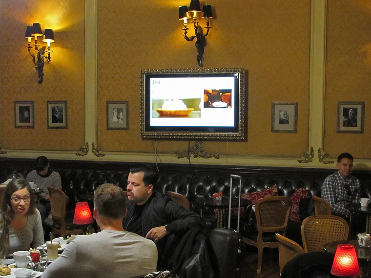 Budapest Cafe Müvesz innen