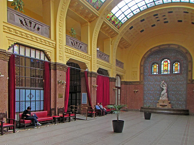 Budapest: Eingangshalle des Gellértbades am Fuße des Gellértberges