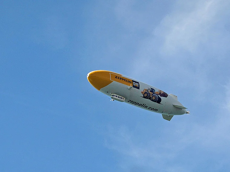Uhldingen-Mühlhofen Zeppelin in der Luft