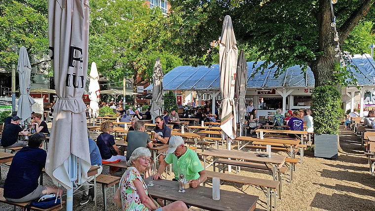 Bremen Biergarten Weserpromenade