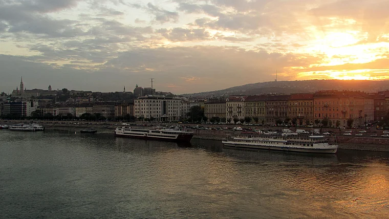 Budapest Margarethenbrücke Blick auf Buda Abend