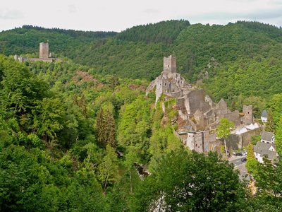 Vulkaneifel Manderscheid Burgen von fern