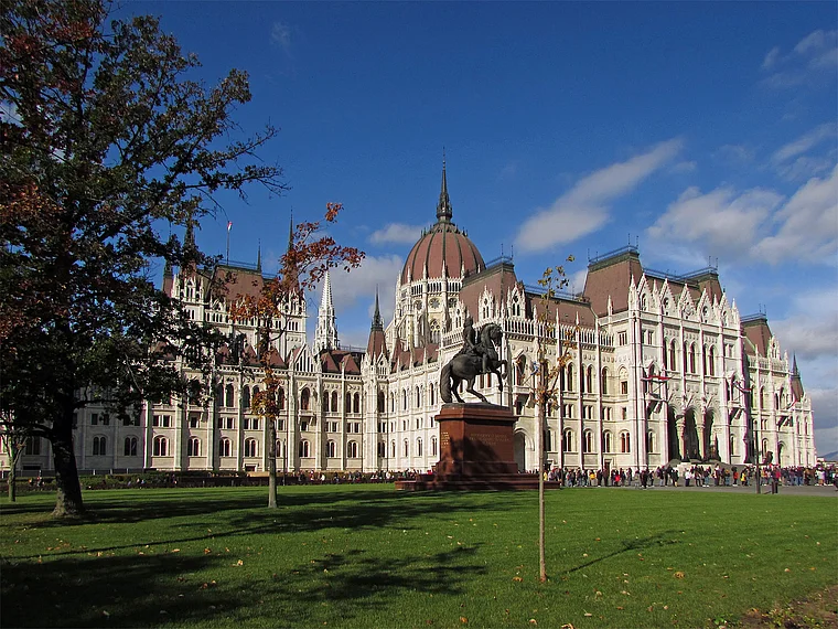 Budapest Parlament vom Kossuth Platz