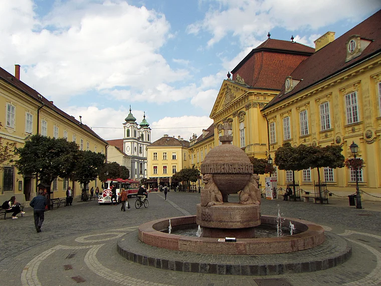 Székesfehérvár Reichsapfelbrunnen