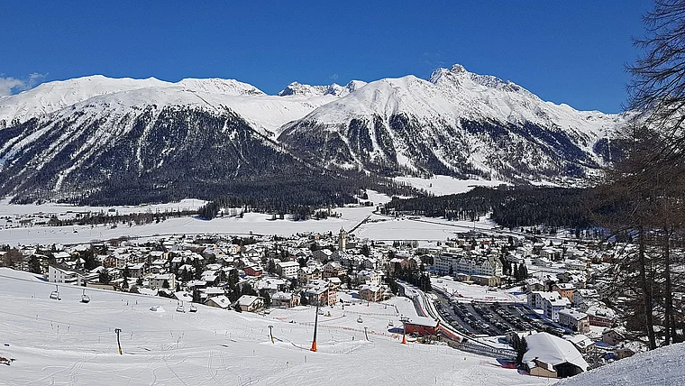 Engadin Celerina von oben Winter