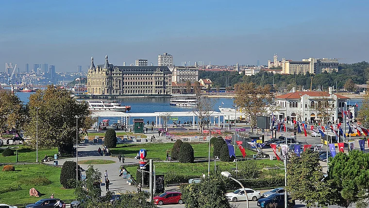 Istanbul Kadiköy Festival Park Bahnhof