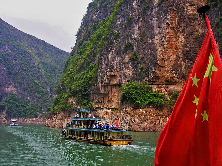 Daning Ausflugsschiff chinesische Fahne