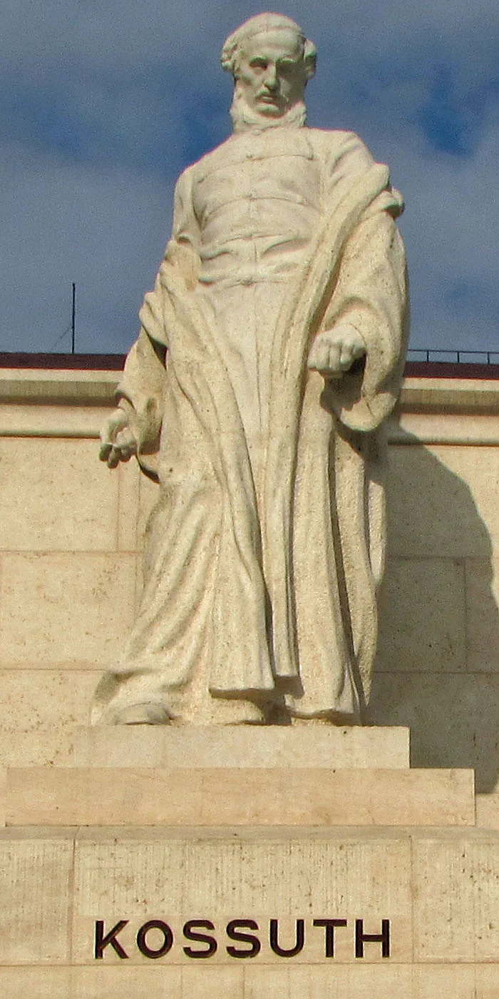 Budapest: Denkmal von Lajos Kossuth, dem ungarischen Revolutionär von 1848 und Nationalhelden, auf dem Kossuth-Platz