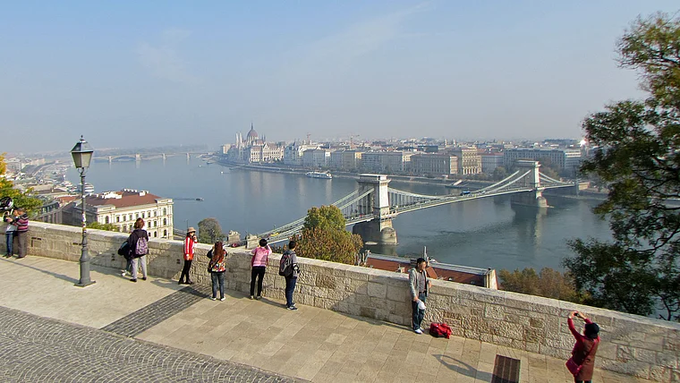 Budapest: Blick vom Burgberg auf die Kettenbrücke