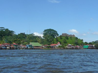 Nicaragua El Castillo von fern