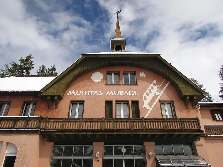 Engadin Muottas Muragl Talstation