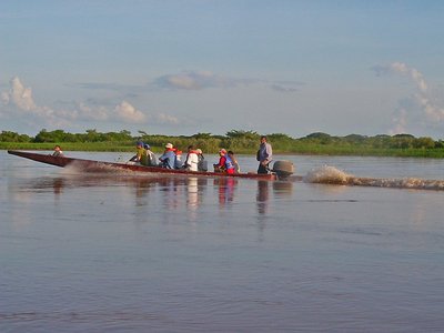 Venezuela Rio Apure Motorboot mit Touristen