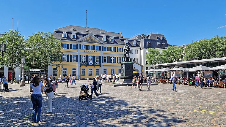 Bonn Münsterplatz Beethoven-Denkmal total