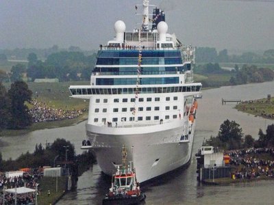 Papenburg Meyer Werft Besucherzentrum Foto Schiffsüberführung