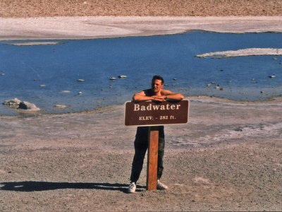 Death Valley Badwater Schild mit Tourist