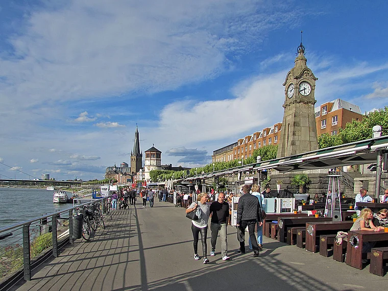 Düsseldorf Rheinufer Promenade