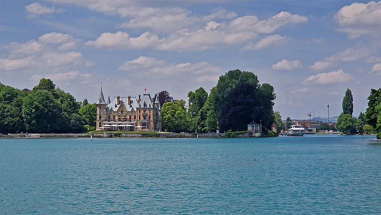 Thun Schweiz Schloss Schadau vom See