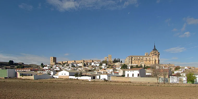Ucles Kloster von fern