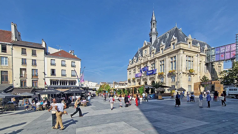 Saint-Denis Place Victor Hugo Hotel de Ville