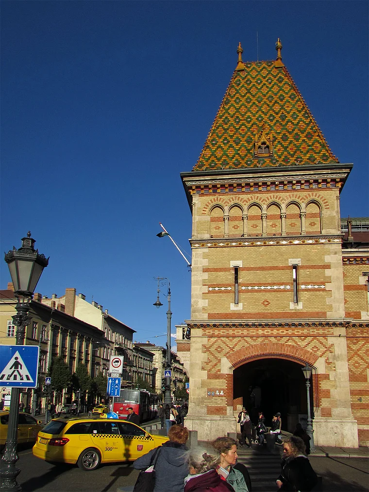 Budapest Freiheitsbrücke Markthalle