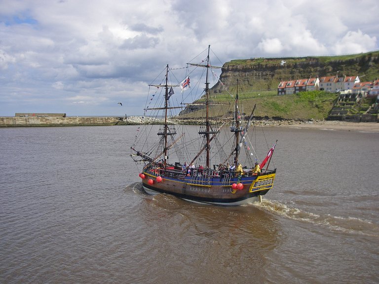Yorkshire Whitby Endeavour Nachbau auf See