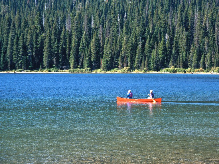 Alberta Waterton Lake Kanu