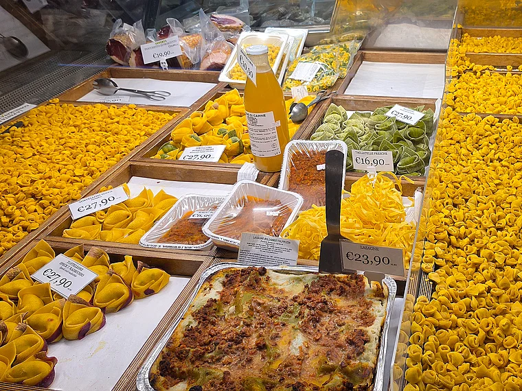 Bologna Via delle Pescherie Vecchie Pasta