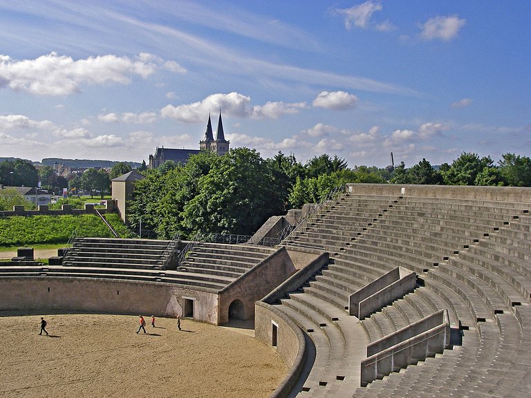 Xanten Amphitheater innen