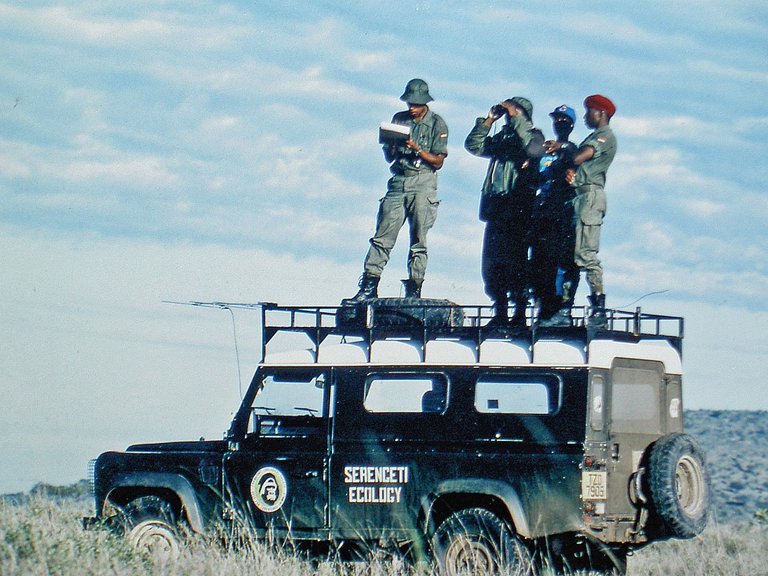 Tansania Serengeti Ranger in Bundeswehr Uniformen