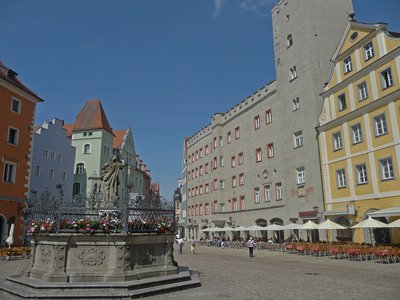 Regensburg Haidplatz Zum goldenen Kreuz außen