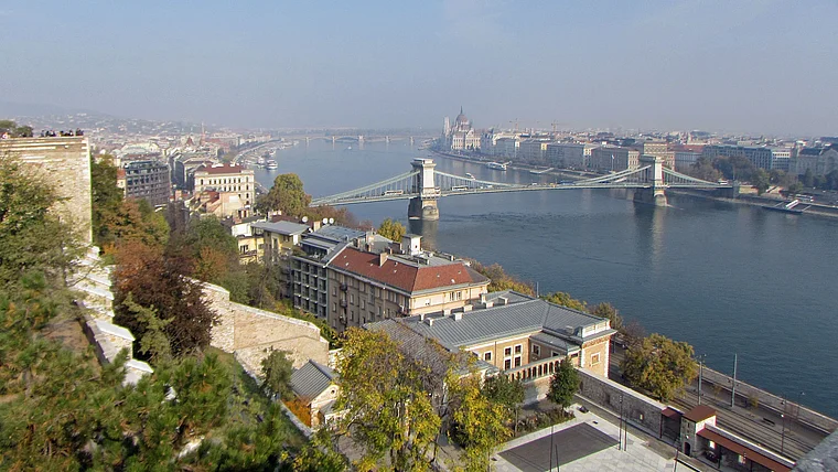 Budapest: Blick vom Burgberg auf die Kettenbrücke