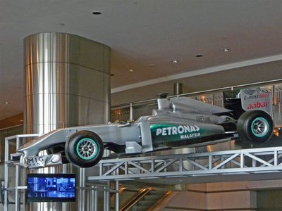 Kuala Lumpur Petronas Towers Foyer Rennwagen