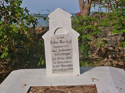 Tansania Bagamoyo Soldatenfriedhof Grabstein Peter Merkel