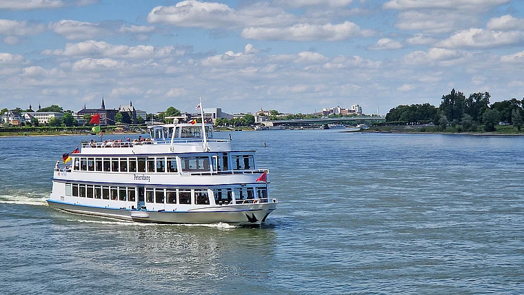 Bonn Schiff Petersberg