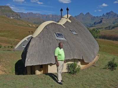 Südafrika Drakensberge Cathedral Peak Didima Camp Manager Gibson Moabi