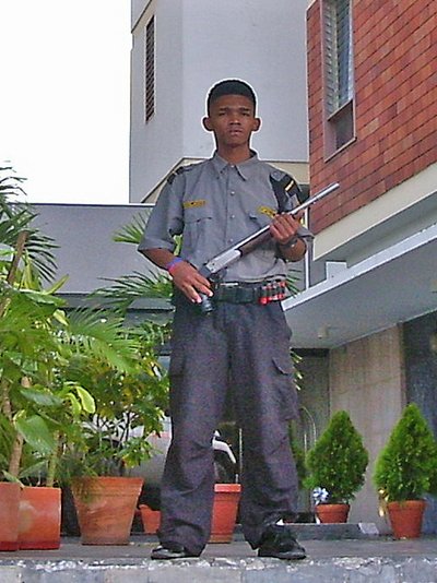 Caracas Hoteleingang mit Wachmann