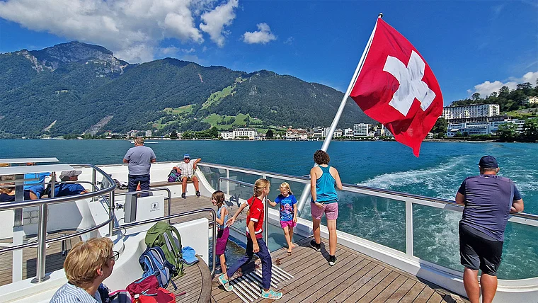 Brunnen Schweiz Seeufer Schiffstour