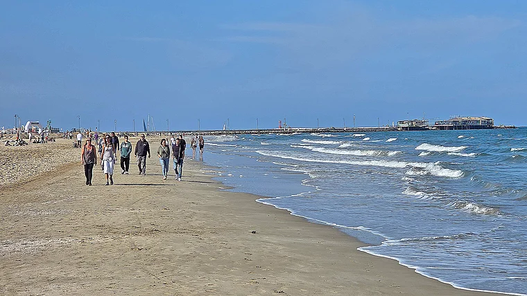 Rimini Strand Spaziergänger