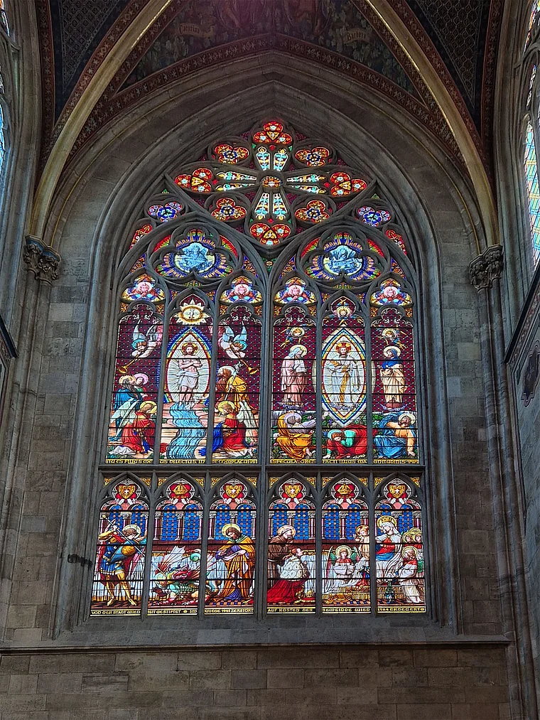 Wien Votivkirche Buntglasfenster