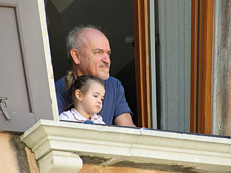 Udine Menschen am Fenster