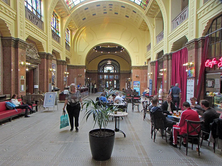 Budapest: Eingangshalle des Gellértbades am Fuße des Gellértberges