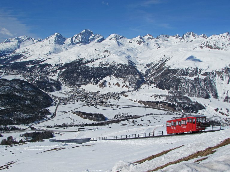 Engadin Muottas Muragl Standseilbahn Winter