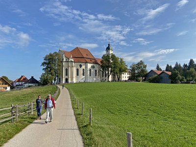 Steingaden Wieskirche von fern