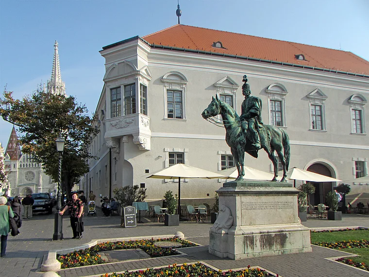 Budapest: Reiterstandbild von Andreas Hadik (Hadik András), ungarischer Graf und österreichischer Feldmarschall im Siebenjährigen Krieg, auf dem Burgberg