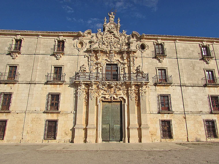 Ucles Kloster nah