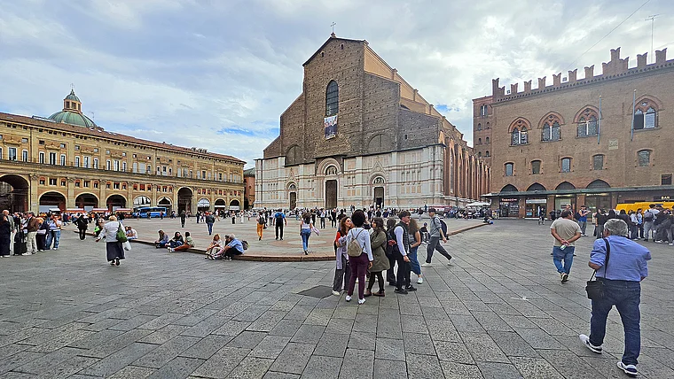 Bologna Piazza Maggiore St. Petronius