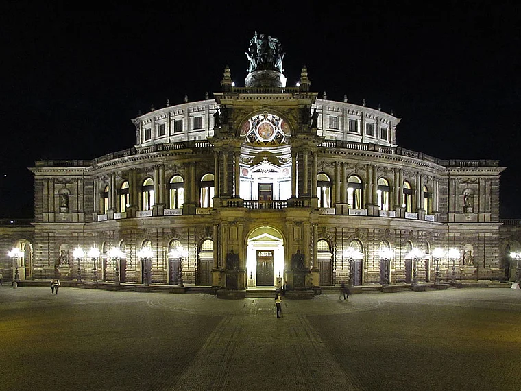 Dresden Semper Oper Nachtaufnahme