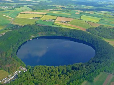 Vulkaneifel Rundflug Pulvermaar aus der Luft