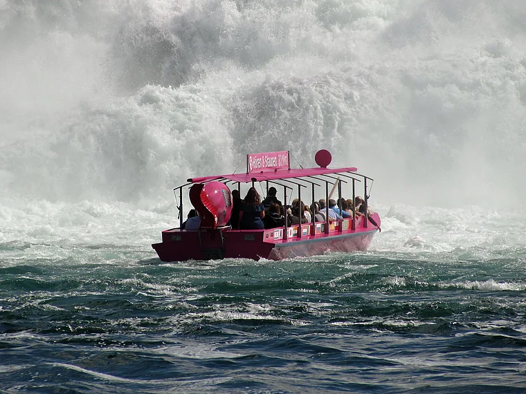 Neuhausen Rheinfall bei Schaffhausen nah
