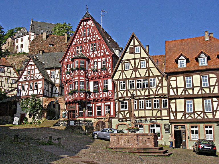 Miltenberg Alter Marktplatz Morgensonne